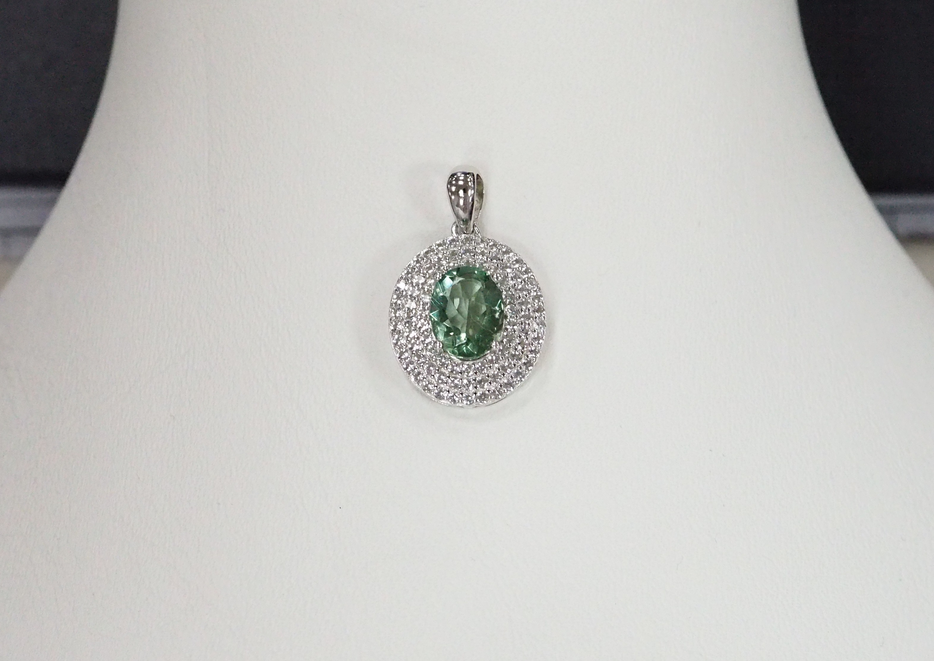 Серебряная подвеска с флюоритом